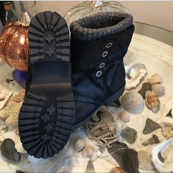 NINE WEST BOOTS - Picture 3 of 5